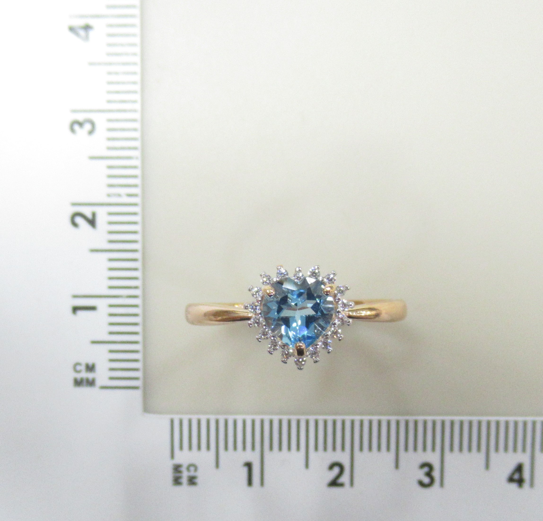 Серебряное кольцо 925 пробы; вставки 1 Топаз swiss; 18 Фианит бесцв.;
